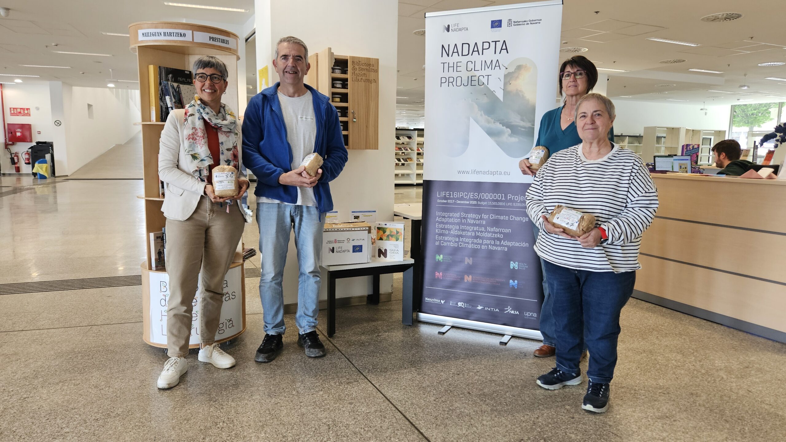 Entrega de semillas a la biblioteca de semillas de Navarra.