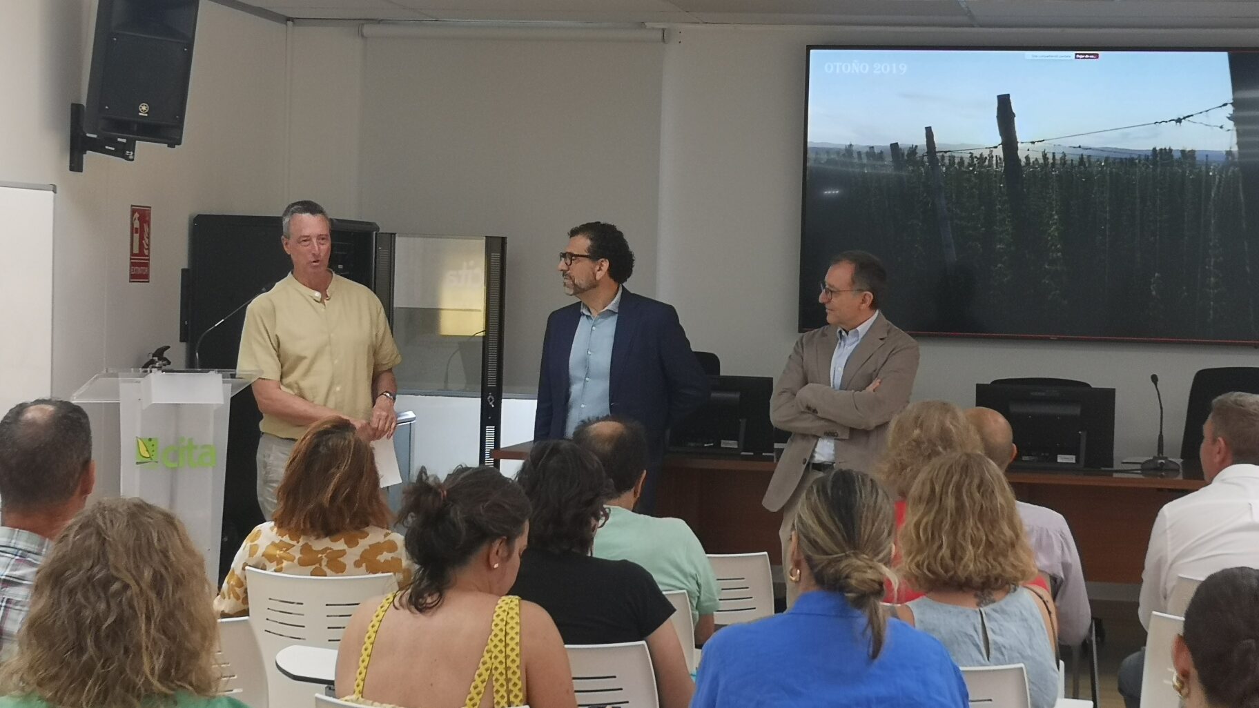 Miguel Gutiérrez, director del CITA, da la bienvenida a los asistentes